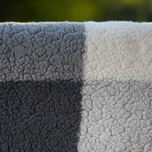 Luxe Home Decor Classic Faux Fur Throw | 1-Piece | Grey plaid combo | 50"x60" - Picture 8 of 13